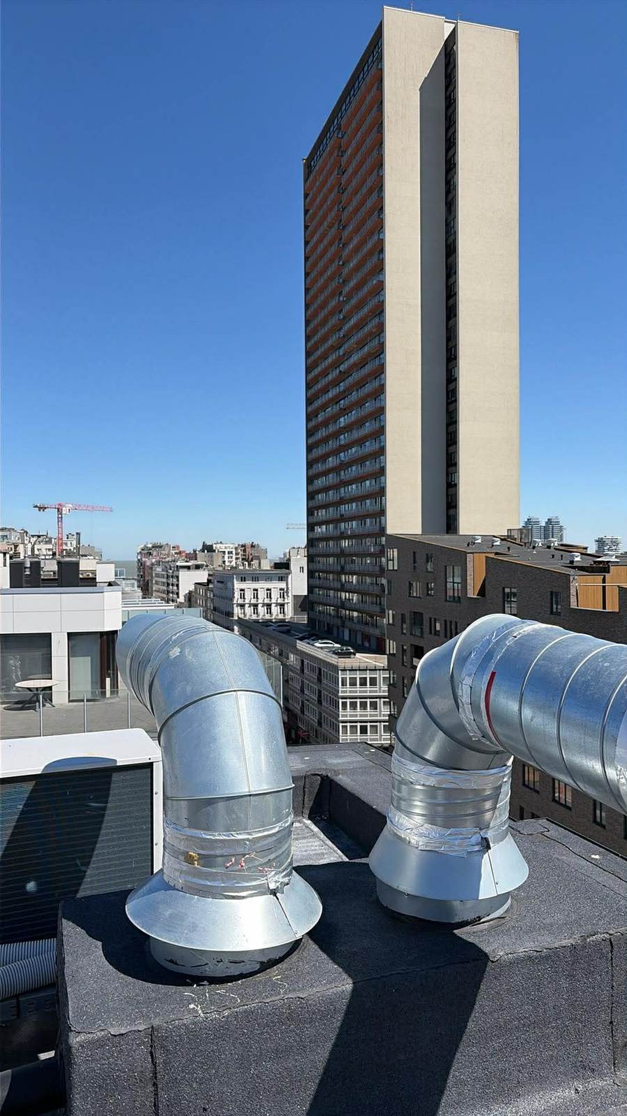 Dakuitlaten ventilatiesysteem met skyline
